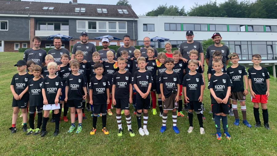 Malente 2021: Die F- und E-Jugend des TSV-Holm im Uwe-Seeler-Fußballpark