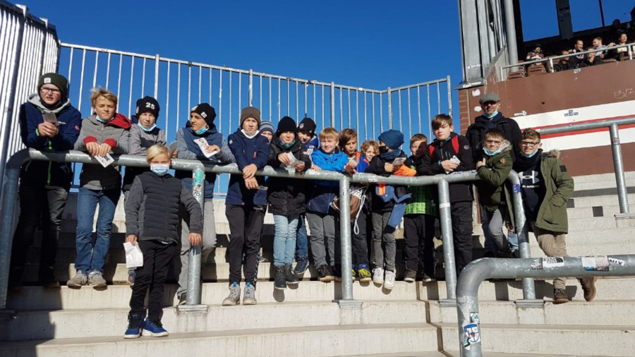 TSV-Holm im Millerntor Stadion